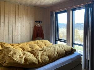 En eller flere senge i et værelse på Mountain Cabin At Bergsjøen With Panoramic Views
