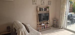 TV a/nebo společenská místnost v ubytování House C13 Ilios 2 Complex