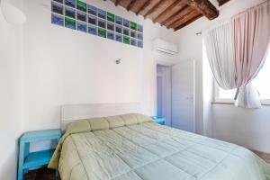 En eller flere senge i et værelse på Bilocale Porto Azzurro - Goelba