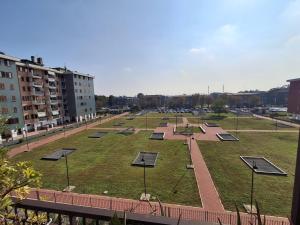 a park with benches and lights in a city at Bilocale comodamente collegato con centro Milano in Garbagnate Milanese