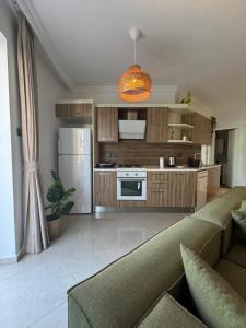 Η κουζίνα ή μικρή κουζίνα στο Kıbrıs Girnede 1 yatak odalı Süper lüks havuzlu daire