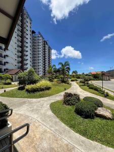 Κήπος έξω από το Royal Ocean Crest Cebu Stay Rental