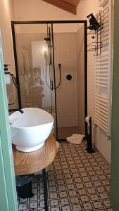 Ένα μπάνιο στο La Casa Vecchia