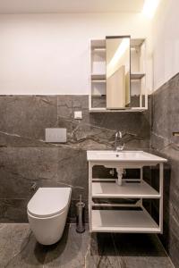 Ένα μπάνιο στο Stone studio just a 3min walk from the Clock Tower +8 φωτογραφίες