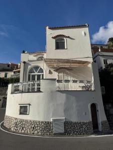 Το κτήριο όπου στεγάζεται  το διαμέρισμα