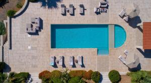 an overhead view of a swimming pool with lounge chairs at Villa Elia, By Hellocrete in Astérion