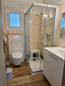 Koupelna v ubytování Le Ruisseau + 58 fotografií