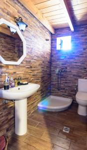 Ένα μπάνιο στο Kliton Villa