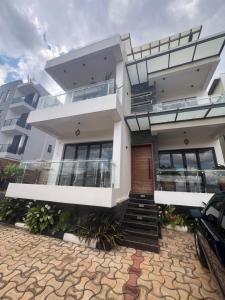 Tòa nhà nơi căn hộ tọa lạc