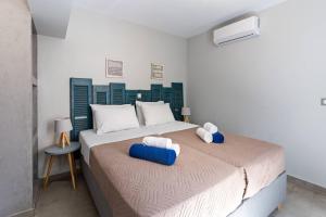 Giường trong phòng chung tại Casa Sofia Apt#1, By Hellocrete