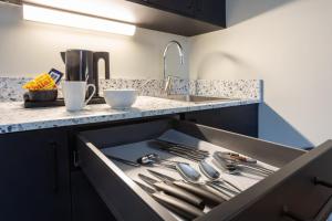 Kuchyň nebo kuchyňský kout v ubytování Motellet Karlskrona