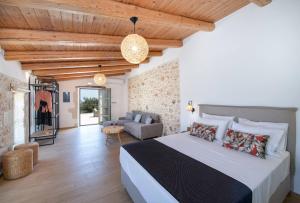 Ένα ή περισσότερα κρεβάτια σε δωμάτιο στο Fabrica Villa, By Hellocrete +72 φωτογραφίες