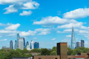 Γενική άποψη της πόλης Λονδίνο ή θέα της πόλης από  αυτό το δωμάτιο σε οικογενειακή κατοικία +8 φωτογραφίες