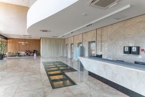 a lobby with a reception desk in a building at Vista Incrível para o Rio e Mar - PC907 in Recife +51 photos