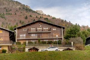 a large building with a car parked in front of it at L'appartement du Berger in La Correrie