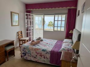 En eller flere senge i et værelse på Chaparil