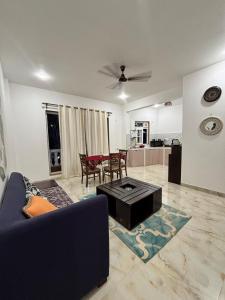 Kuchyň nebo kuchyňský kout v ubytování 2BHK luxury apartment near Morjim beach-kiki stays