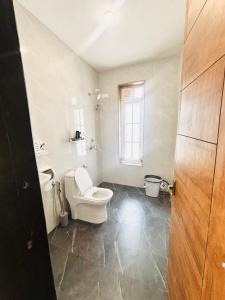 Koupelna v ubytování 2BHK luxury apartment near Morjim beach-kiki stays