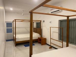 Ένα ή περισσότερα κρεβάτια σε δωμάτιο στο Villa 95 Hiriketiya