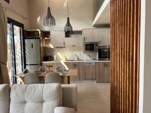 a kitchen with a table and chairs in a room at Early Birds in Vafiós