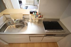 Η κουζίνα ή μικρή κουζίνα στο Guesthouse徳島201