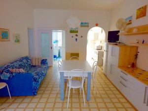 Η κουζίνα ή μικρή κουζίνα στο Marcelli, trilocale con giardino a 200mt dal mare +12 φωτογραφίες