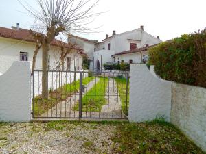 Το κτήριο όπου στεγάζεται  το διαμέρισμα