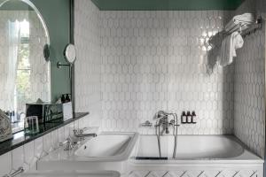 Ένα μπάνιο στο Grands Boulevards Experimental +33 φωτογραφίες