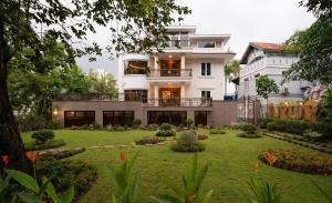 Aed väljaspool majutusasutust River Garden Villa 7BR 7WC Pool&Garden