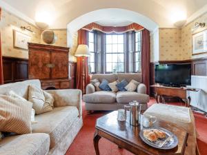 Posezení v ubytování 5 Bed in Blacklunans CA409