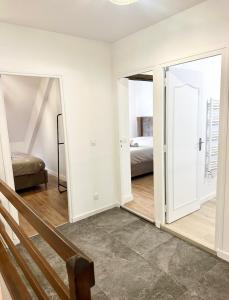 Ένα ή περισσότερα κρεβάτια σε δωμάτιο στο Le Relais Terrace and Charm of Paray