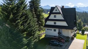 Nespecifikovaný výhled na hory nebo výhled na hory při pohledu z penzionu