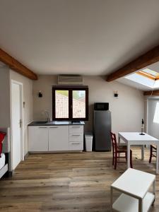 Kuchyň nebo kuchyňský kout v ubytování Le Ruisseau