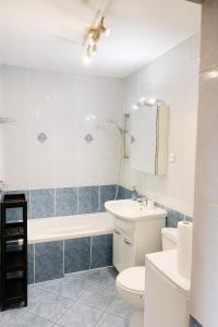 Koupelna v ubytování Apartment Just Around the Corner