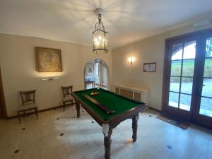 a living room with a pool table in it at Wood Side Cottage avec piscine in Dinant