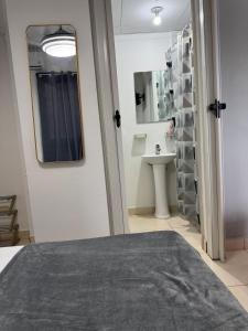 Koupelna v ubytování apartamento estudio moderno de 1 habitacion