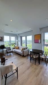 Ένα ή περισσότερα κρεβάτια σε δωμάτιο στο West Wimbledon, 2 Bedroom Luxury Stay, Gym, Free Parking