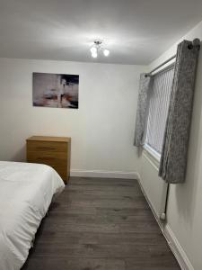 Ένα ή περισσότερα κρεβάτια σε δωμάτιο στο Whitford1