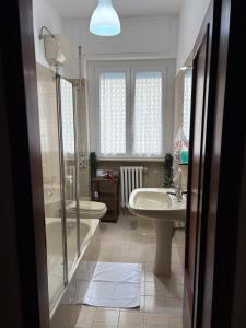 Et badeværelse på Livorno Life + 29 billeder