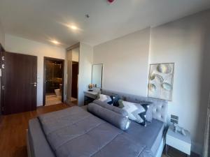 a bedroom with a large bed in a room at New great pool and gym condo chiangmai in Chiang Mai +46 photos