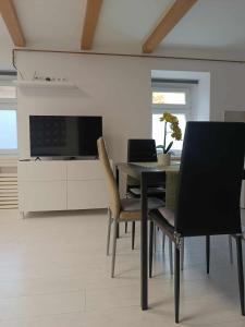 Μια τηλεόραση ή/και κέντρο ψυχαγωγίας στο Stefánia Suites