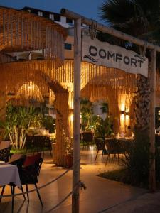 a restaurant with a sign that reads comforter at Blue Studios by Comfort Suites in Golem