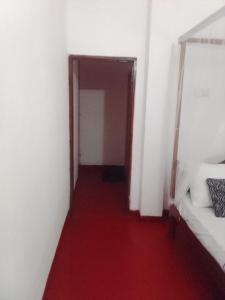 Ένα ή περισσότερα κρεβάτια σε δωμάτιο στο LC&S Homestay Mirssa +1 φωτογραφίες