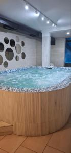 Φωτογραφία από το άλμπουμ του Tomy Forest Cigar Bar σε Ocka Gora