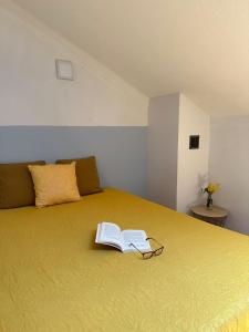 Una cama o camas en una habitación de Alvão Sunrise - Natural Park