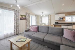 Η κουζίνα ή μικρή κουζίνα στο Bluebell Lodge with Hot Tub