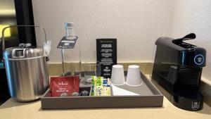 ボゴタにあるヒルトン ボゴタのカウンタートップ(コーヒーメーカー、ミキサー付) +117枚の写真