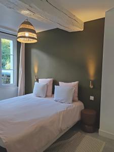 Ένα ή περισσότερα κρεβάτια σε δωμάτιο στο Appartement au port Les Ebihens