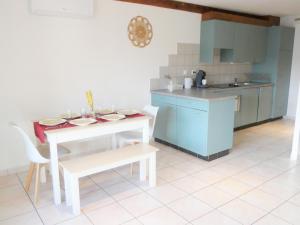 Η κουζίνα ή μικρή κουζίνα στο Le balcon suspendu +9 φωτογραφίες