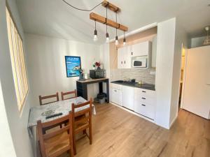 a kitchen and dining room with a table and a dining room gmaxwell gmaxwell gmaxwell gmaxwell at Bel appartement avec place de parking privative in Aix-les-Bains